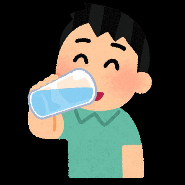 男性が水を飲んでいる